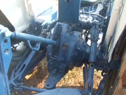 ขายรถไถ  FORD   4  สูบ 1 เพลา    สเปเชียน  พร้อมใช้งาน