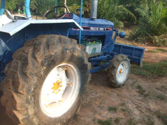 ขายรถไถ  FORD   4  สูบ 1 เพลา    สเปเชียน  พร้อมใช้งาน