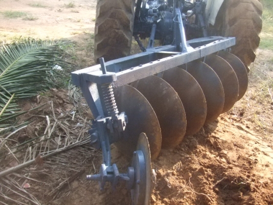 ขายรถไถ  FORD   4  สูบ 1 เพลา    สเปเชียน  พร้อมใช้งาน