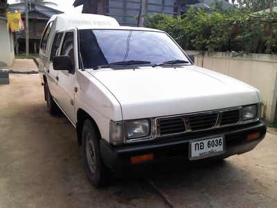 ขาย  NISSAN BIG M 4 ประตู  ฝาแดง