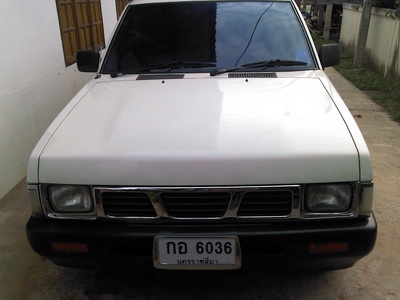 ขาย  NISSAN BIG M 4 ประตู  ฝาแดง