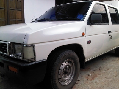 ขาย  NISSAN BIG M 4 ประตู  ฝาแดง