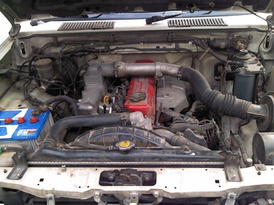 ขาย  NISSAN BIG M 4 ประตู  ฝาแดง