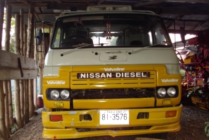ขายด่วน!..รถสิบล้อ สองเพลา ท้ายลาด NISSAN UD ใส่รถเกี่ยวข้าว รถแบคโฮ 200 ได้ดี สภาพพร้อมใช้งานสุดขีด.