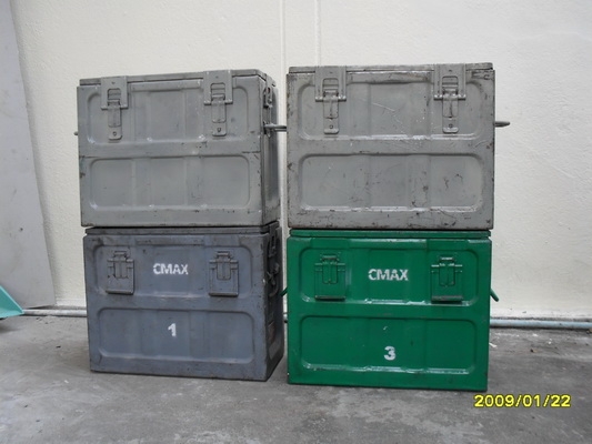 ขายกล่องเหล็กใหญ่ (กล่องใส่ลูกปืนทหาร) ขนาดกว้าง 24cm สูง 38 cm ยาว 47 cm