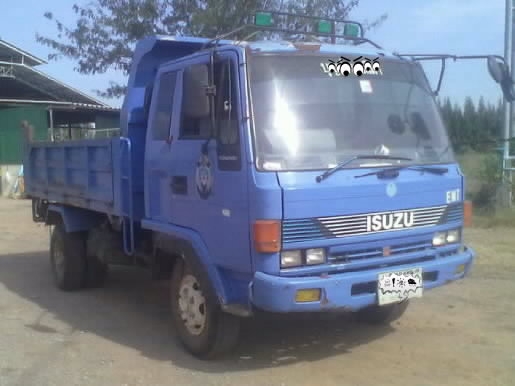 ISUZU ROCKY 185 HP 6BF1 หกล้อดั๊มพ์ ช่วงล่างใหญ่ยาง 8.25 ขอบ 16 เครื่องแรงดีมาก ภายในเก๋งคอนโซลครบ แอร์เย็น พวงมาลัยเพาเวอร์ เบรคทริ๊ปฟี้ครบครัน กระบะดั๊มพ์เหล็ก 6 ตันสภาพสวยไม่มีผุ คัชซีสวยไม่มีดาม ยางสภาพดีพร้อมบรรทุกพร้อมใช้งาน เอกสารทะเบียนภาษีครบพร้อ