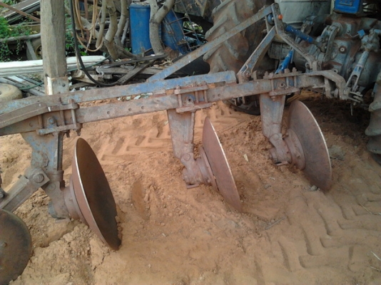 FORD 6610 - 1 เพลา เครื่อง T6 สภาพดีพร้อมใช้งานได้เลยครับ อุปกรณ์พร้อม มีใบดันหน้า ผานพรวนดิน 6 เครื่องแรงดีแน่นดีไม่เยิ้ม ระบบหางไฮดรอลิกส์ไม่มีแตก ช่วงล่างแน่นดี ยางดีพร้อมทำงานได้เลย เอกสารสัญญาซื้อขาย ราคาต่อรองได้ครับ