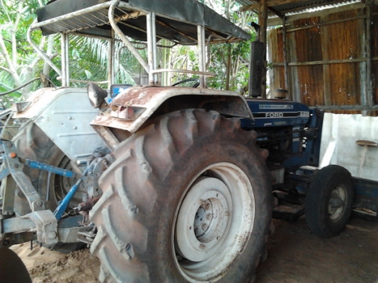 FORD 6610 - 1 เพลา เครื่อง T6 สภาพดีพร้อมใช้งานได้เลยครับ อุปกรณ์พร้อม มีใบดันหน้า ผานพรวนดิน 6 เครื่องแรงดีแน่นดีไม่เยิ้ม ระบบหางไฮดรอลิกส์ไม่มีแตก ช่วงล่างแน่นดี ยางดีพร้อมทำงานได้เลย เอกสารสัญญาซื้อขาย ราคาต่อรองได้ครับ