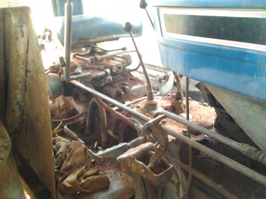 FORD 6610 - 1 เพลา เครื่อง T6 สภาพดีพร้อมใช้งานได้เลยครับ อุปกรณ์พร้อม มีใบดันหน้า ผานพรวนดิน 6 เครื่องแรงดีแน่นดีไม่เยิ้ม ระบบหางไฮดรอลิกส์ไม่มีแตก ช่วงล่างแน่นดี ยางดีพร้อมทำงานได้เลย เอกสารสัญญาซื้อขาย ราคาต่อรองได้ครับ