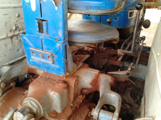 FORD 6610 - 1 เพลา เครื่อง T6 สภาพดีพร้อมใช้งานได้เลยครับ อุปกรณ์พร้อม มีใบดันหน้า ผานพรวนดิน 6 เครื่องแรงดีแน่นดีไม่เยิ้ม ระบบหางไฮดรอลิกส์ไม่มีแตก ช่วงล่างแน่นดี ยางดีพร้อมทำงานได้เลย เอกสารสัญญาซื้อขาย ราคาต่อรองได้ครับ