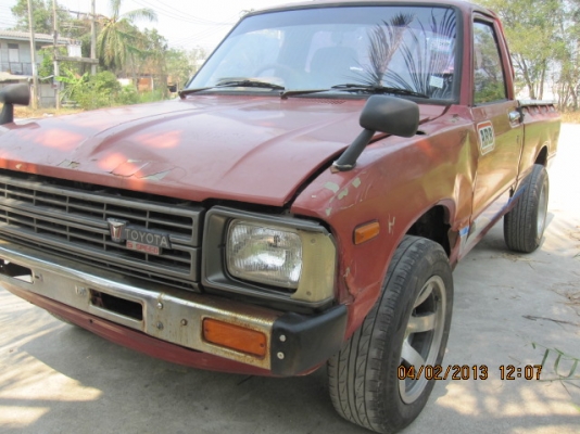 ขายกระบะโตโยต้า LN-30 4 ขอช่วงสั้นเก่าๆ 1 คัน