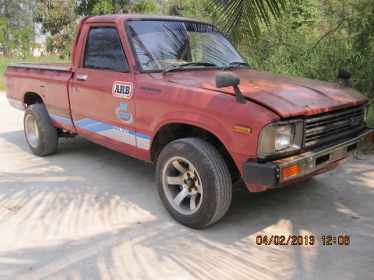 ขายกระบะโตโยต้า LN-30 4 ขอช่วงสั้นเก่าๆ 1 คัน