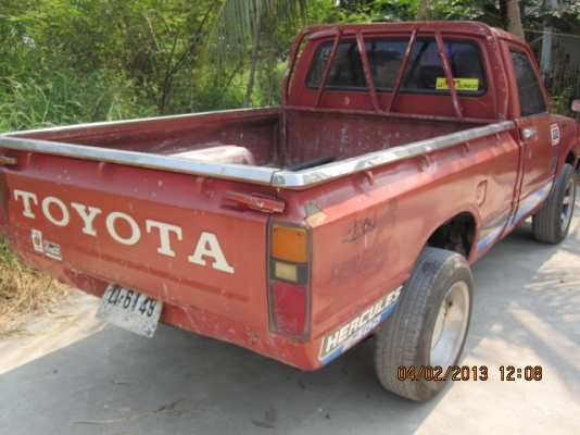 ขายกระบะโตโยต้า LN-30 4 ขอช่วงสั้นเก่าๆ 1 คัน