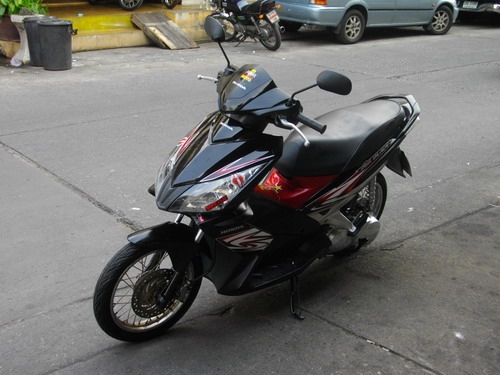 ขาย Honda Airblade สีแดง-ดำ คอมบายเบรค สวยเท่ห์ เครื่องสดสุดยอดเยี่ยม 20500 บาท