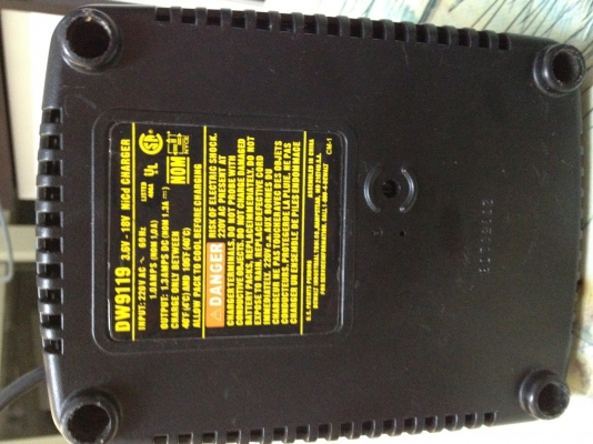 แท่นชาร์จ DeWALT DW9116 7.2V-18V 1Hr NiCd NiMH Charger 220V Made in China แท่นชาร์จ DeWALT DW9116 7.2V-18V 1Hr NiCd NiMH Charger 220V Made in China