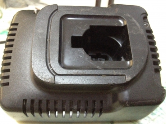 แท่นชาร์จ DeWALT DW9116 7.2V-18V 1Hr NiCd NiMH Charger 220V Made in China แท่นชาร์จ DeWALT DW9116 7.2V-18V 1Hr NiCd NiMH Charger 220V Made in China