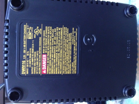 แท่นชาร์จ DeWALT DW9116 7.2V-18V 1Hr NiCd NiMH Charger 220V Made in Thailand