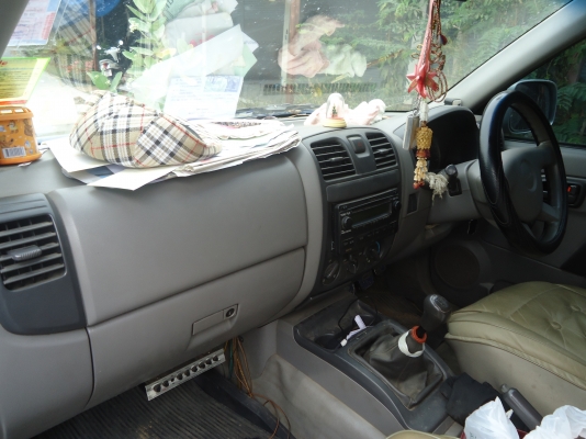 รูปรถนิสสันมาแล้วเชิญดูได้ครับขายด่วน ISUZUDMAXตัวแรก2500turboและนิสสันBIGMปีฝาแดงนะครับ36สีบรอนผมลงไม่ได้ครับ