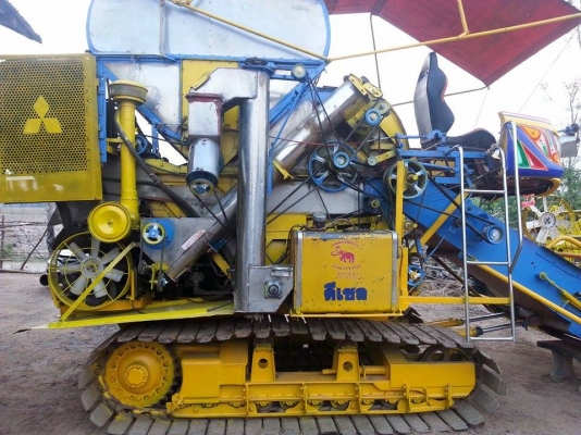 ขายรถเกี่ยวข้าวเกษตรพัมนา จ้าวช้างไวไฟ อุ้ม2.5ตัน เครื่องมิทซู6M61 ตัวเดิน12 48ข้อจากโรงงาน ปั้ม22ไดกิ้น เครื่องดี ช่วงล่างดี ทำงานขยัน เกี่ยวเร็ว สภาพพร้อมใช้งาน สนใจโทร 090-8588220คุณนะ 093-3258446คุณบิวตี้ ID:narong498 หรือ www.truck.in.th/498 หรือfb:ณ