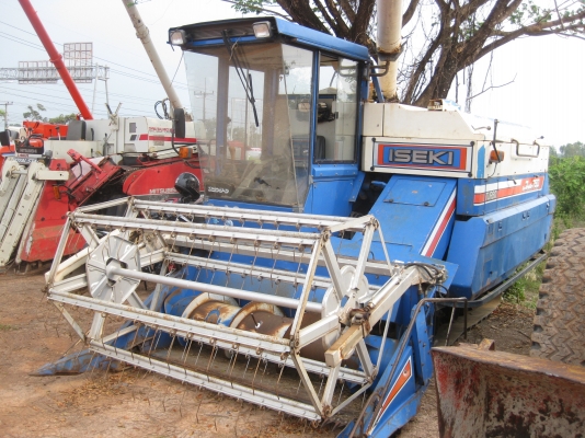 รถเกี่ยวข้าวแบบนั่งขับ Iseki  75แรงม้า
