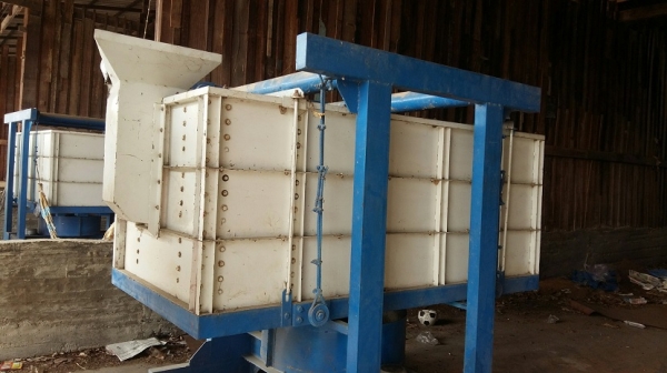 ตะแกรงเหลี่ยม 3 ชั้น พร้อมอุปกรณ์มอเตอร์ครบ