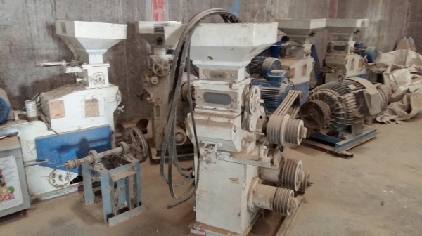 เครื่องกระเทาะข้าวเปลือก เครื่องกระเทาะข้าวเปลือก