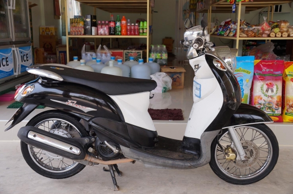 ขาย YAMAHA FINO รถปี 50 สภาพเดิม เครื่องดีมาก เฟืองทายไม่หอน เงียบมากมาก ครับ ระบบไฟติดครบ ชุดสีมีตำหนิ ตามสภาพ ครับ ทะเบียนพร้อมโอน ภาษี พรบ ขาด 1 ปี