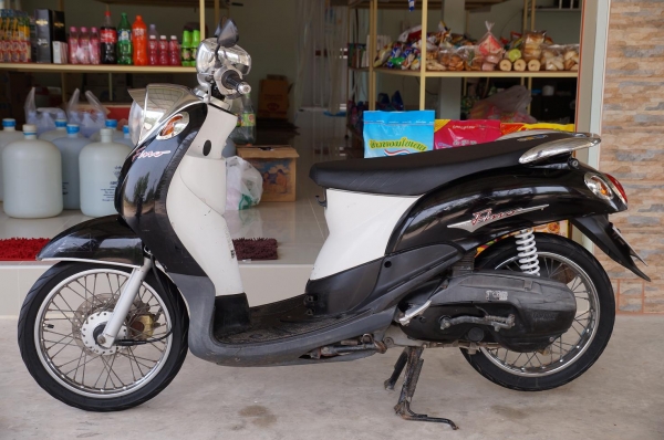 ขาย YAMAHA FINO รถปี 50 สภาพเดิม เครื่องดีมาก เฟืองทายไม่หอน เงียบมากมาก ครับ ระบบไฟติดครบ ชุดสีมีตำหนิ ตามสภาพ ครับ ทะเบียนพร้อมโอน ภาษี พรบ ขาด 1 ปี