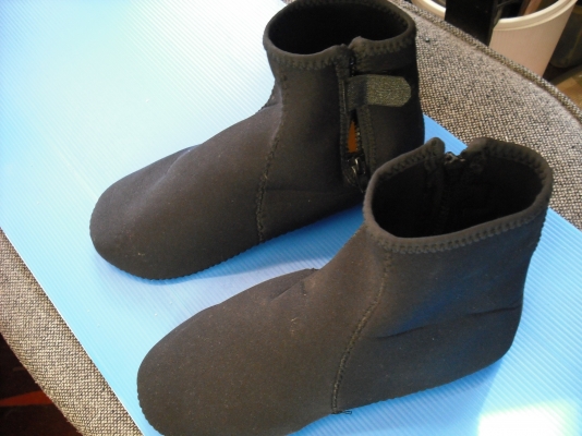 รองเท้าดำน้ำ 5 mm.