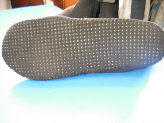 รองเท้าดำน้ำ 5 mm.