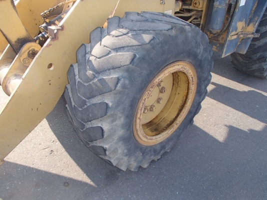 รถตักล้อยาง 507# 52677 ปี1984  เครื่อง 4 สูบ