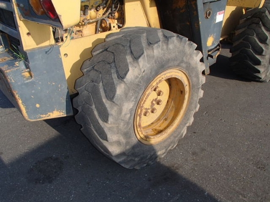 รถตักล้อยาง 507# 52677 ปี1984  เครื่อง 4 สูบ