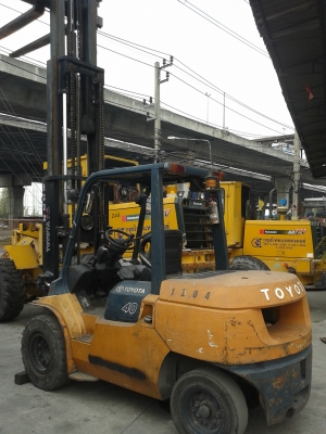 ขายด่วนรถยกขนาด 4ตันชนิดเครื่องยนต์ดีเซล 6 สูบ,เกียร์ออโต้,เสายกสูง 4.5 เมตร,งาสไลด์ ราคา 680,000 บาท ขายด่วนรถยกขนาด 4ตันชนิดเครื่องยนต์ดีเซล 6 สูบ,เกียร์ออโต้,เสายกสูง 4.5 เมตร,งาสไลด์ ราคา 680,000 บาท