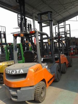 ขายด่วนรถยกขนาด3ตัน,เครื่องยนต์ดีเซล TOYOTA-8FD30 เสายกสูง 5.5 เมตร เกียร์ออโต้พร้อมใช้งาน ขายด่วนรถยกขนาด3ตัน,เครื่องยนต์ดีเซล TOYOTA-8FD30 เสายกสูง 5.5 เมตร เกียร์ออโต้พร้อมใช้งาน