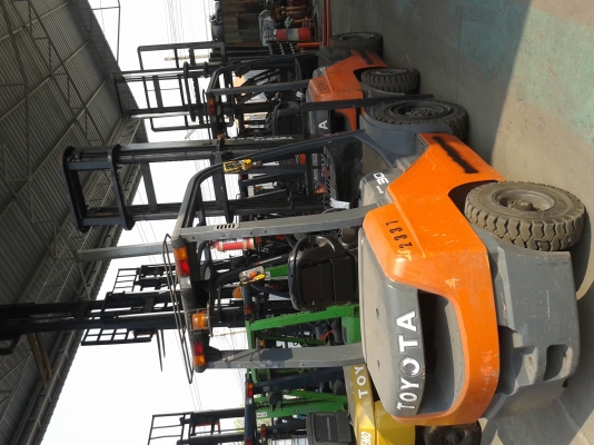 ขายด่วนรถยกขนาด3ตัน,เครื่องยนต์ดีเซล TOYOTA-8FD30 เสายกสูง 5.5 เมตร เกียร์ออโต้พร้อมใช้งาน