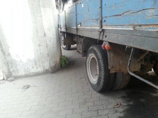 **220,000 บ.ต่อรอง///6ล้อHINO KM-155** ขาย HINO KM-155 6ล้อบรรทุก ช่วงยาว HINO KM540 วางEH300-155HP เกียร์ HINO KR 7เกียร์ถอย เครื่องลงเล่ม แล้ว เครื่องดี แน่นดี แรง เกียร์ดี ไม่หลุดครับ ช่วงล่างFหน้า-หลัง คัสซีดี ยังสวย ไม่ผุ กระบะพื้นเหล็ก ฝาทึบไม้ ยาว5