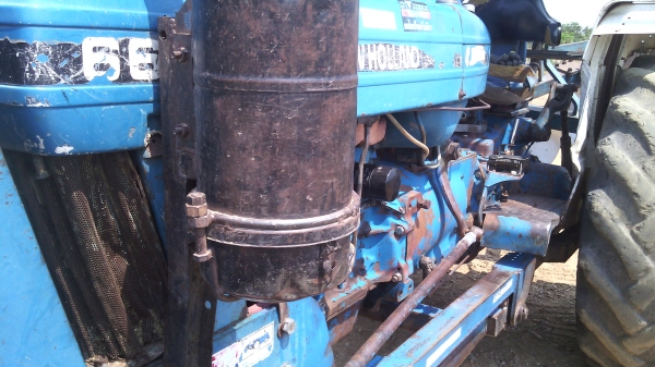 รถไถFORD  6610รุ่น ปั๊มแบนไอดีเล็ก    พร้อมใช้งานไม่มีทะเบียนสนใจ0810076640