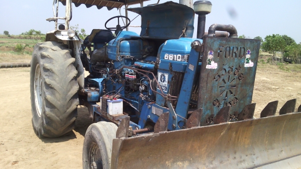 รถไถFORD  6610รุ่น ปั๊มแบนไอดีเล็ก    พร้อมใช้งานไม่มีทะเบียนสนใจ0810076640