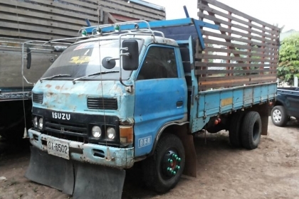 **220,000 บ.ต่อรอง///6ล้อKS-100** ขายISUZU KS-100 6ล้อ ช่วงล่างใหญ่ขอลุย ISUZU KS 100แรง ฝาขาว เครื่องวางใหม่ เกียร์ดี สโลวกลาง ช่วงล่าง คานหน้า115 6น็อต เฟืองท้ายF คัสซีเก็บงานมา แข็งแรง กระบะพื้นไม้คอกไม้สูงยาว4.30ม.สภาพดี พื้นดี คอกยังสวย ไม่ผุไม่หัก ฝ **220,000 บ.ต่อรอง///6ล้อKS-100** ขายISUZU KS-100 6ล้อ ช่วงล่างใหญ่ขอลุย ISUZU KS 100แรง ฝาขาว เครื่องวางใหม่ เกียร์ดี สโลวกลาง ช่วงล่าง คานหน้า115 6น็อต เฟืองท้ายF คัสซีเก็บงานมา แข็งแรง กระบะพื้นไม้คอกไม้สูงยาว4.30ม.สภาพดี พื้นดี คอกยังสวย ไม่ผุไม่หัก ฝ