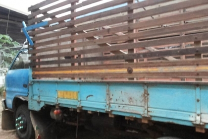 **220,000 บ.ต่อรอง///6ล้อKS-100** ขายISUZU KS-100 6ล้อ ช่วงล่างใหญ่ขอลุย ISUZU KS 100แรง ฝาขาว เครื่องวางใหม่ เกียร์ดี สโลวกลาง ช่วงล่าง คานหน้า115 6น็อต เฟืองท้ายF คัสซีเก็บงานมา แข็งแรง กระบะพื้นไม้คอกไม้สูงยาว4.30ม.สภาพดี พื้นดี คอกยังสวย ไม่ผุไม่หัก ฝ **220,000 บ.ต่อรอง///6ล้อKS-100** ขายISUZU KS-100 6ล้อ ช่วงล่างใหญ่ขอลุย ISUZU KS 100แรง ฝาขาว เครื่องวางใหม่ เกียร์ดี สโลวกลาง ช่วงล่าง คานหน้า115 6น็อต เฟืองท้ายF คัสซีเก็บงานมา แข็งแรง กระบะพื้นไม้คอกไม้สูงยาว4.30ม.สภาพดี พื้นดี คอกยังสวย ไม่ผุไม่หัก ฝ