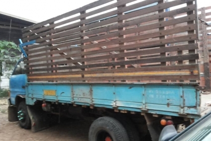 **220,000 บ.ต่อรอง///6ล้อKS-100** ขายISUZU KS-100 6ล้อ ช่วงล่างใหญ่ขอลุย ISUZU KS 100แรง ฝาขาว เครื่องวางใหม่ เกียร์ดี สโลวกลาง ช่วงล่าง คานหน้า115 6น็อต เฟืองท้ายF คัสซีเก็บงานมา แข็งแรง กระบะพื้นไม้คอกไม้สูงยาว4.30ม.สภาพดี พื้นดี คอกยังสวย ไม่ผุไม่หัก ฝ **220,000 บ.ต่อรอง///6ล้อKS-100** ขายISUZU KS-100 6ล้อ ช่วงล่างใหญ่ขอลุย ISUZU KS 100แรง ฝาขาว เครื่องวางใหม่ เกียร์ดี สโลวกลาง ช่วงล่าง คานหน้า115 6น็อต เฟืองท้ายF คัสซีเก็บงานมา แข็งแรง กระบะพื้นไม้คอกไม้สูงยาว4.30ม.สภาพดี พื้นดี คอกยังสวย ไม่ผุไม่หัก ฝ