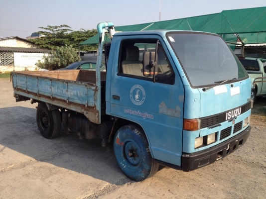 อีซูซุ NKR พร้อมใช้งาน