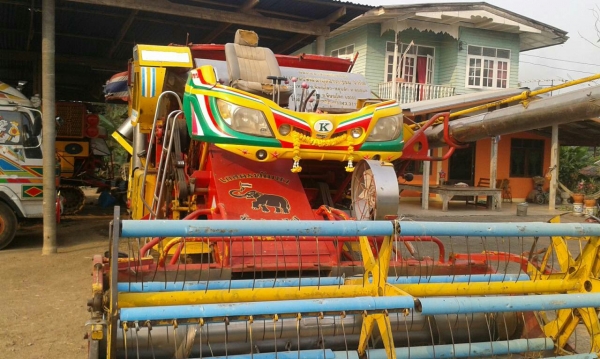 ขายรถเกี่ยวข้าวเจ้าช้างไวไฟ 780,000 ต่อรองครับ