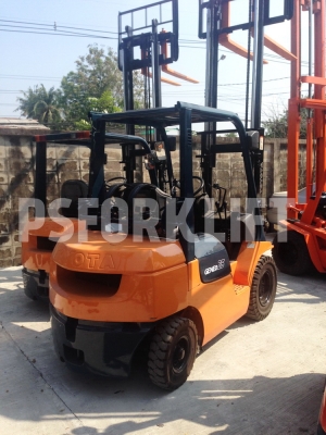 ขายรถโฟล์คลิฟท์ โตโยต้า 7FG25 เสาสูง 3 ม. จากประเทศญี่ปุ่น