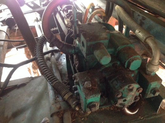 ขายรถเกี่ยวข้าวไทยเจริญ พร้อมรถเทลเลอร์ ราคา 375,000 บาท ขาย รถเกี่ยวข้าวไทยเจริญการช่าง มีภาพวีดีโอ เครื่องยนต์ ISUZU 185  แรงอุ้ม 2.5 ตัน ปั๊มไดกิ้นเบอร์ 21 ช่วงล่างตัวเดิน 10HT รถพร้อมใช้งาน โทร 081 -9972972  089-8451778