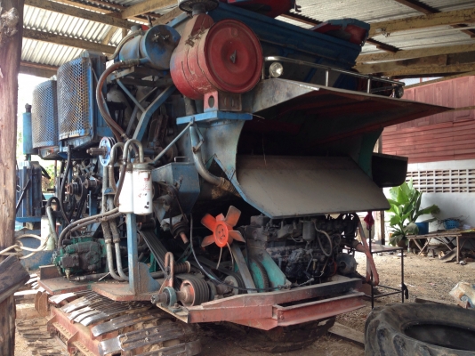 ขายรถเกี่ยวข้าวไทยเจริญ พร้อมรถเทลเลอร์ ราคา 375,000 บาท ขาย รถเกี่ยวข้าวไทยเจริญการช่าง มีภาพวีดีโอ เครื่องยนต์ ISUZU 185  แรงอุ้ม 2.5 ตัน ปั๊มไดกิ้นเบอร์ 21 ช่วงล่างตัวเดิน 10HT รถพร้อมใช้งาน โทร 081 -9972972  089-8451778