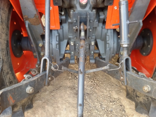 ปัญญาแทรคเตอร์..จัดมาให้ครับ ด่วน!!!คูโบต้า L3008 ใบมีดคานล่าง พร้อมผาน 5 (ทำงาน 858ชม.)รถไร่สีเดิมๆ(อ.คลองขลุง จ.กำแพงเพชร)