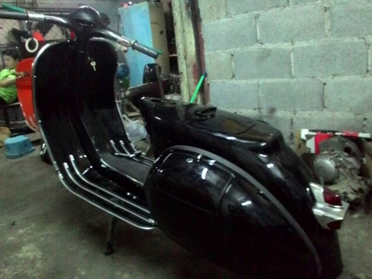 เอเซียเวสป้า---->>จัดส่งรถvespa 64 ขึ้นโครง สีดำ ให้คุณก๊อบ จ.น่าน เรียบร้อย10/03/2558 เอเซียเวสป้า---->>จัดส่งรถvespa 64 ขึ้นโครง สีดำ ให้คุณก๊อบ จ.น่าน เรียบร้อย10/03/2558