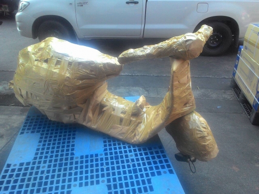 เอเซียเวสป้า---->>จัดส่งรถvespa 64 ขึ้นโครง สีดำ ให้คุณก๊อบ จ.น่าน เรียบร้อย10/03/2558 เอเซียเวสป้า---->>จัดส่งรถvespa 64 ขึ้นโครง สีดำ ให้คุณก๊อบ จ.น่าน เรียบร้อย10/03/2558