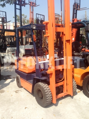 ขายรถโฟล์คลิฟท์ โตโยต้า 5FG15 เสาสูง 3 ม. จากประเทศญี่ปุ่น
